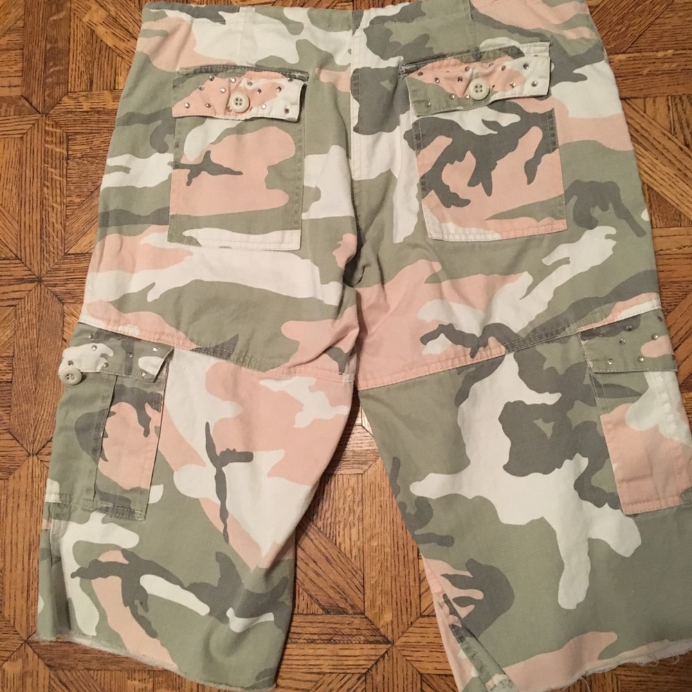 Pink bling pockets camo shorts